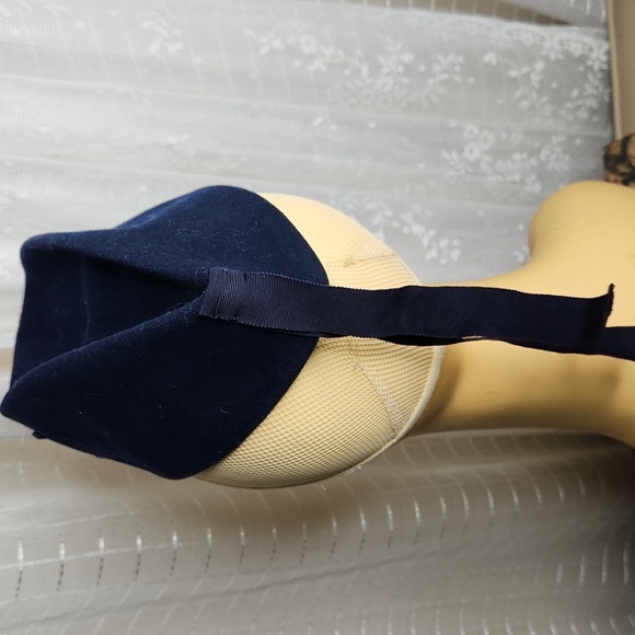 Vintage Midcentury 40s 50s navy blue felt tilt hat - Picture 2 of 8